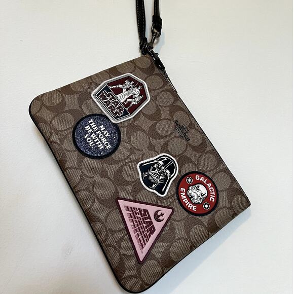 Coach Star Wars Pouch In Signature Canvas W/ Patches Clutch Excellent Condition - Picture 1 of 7